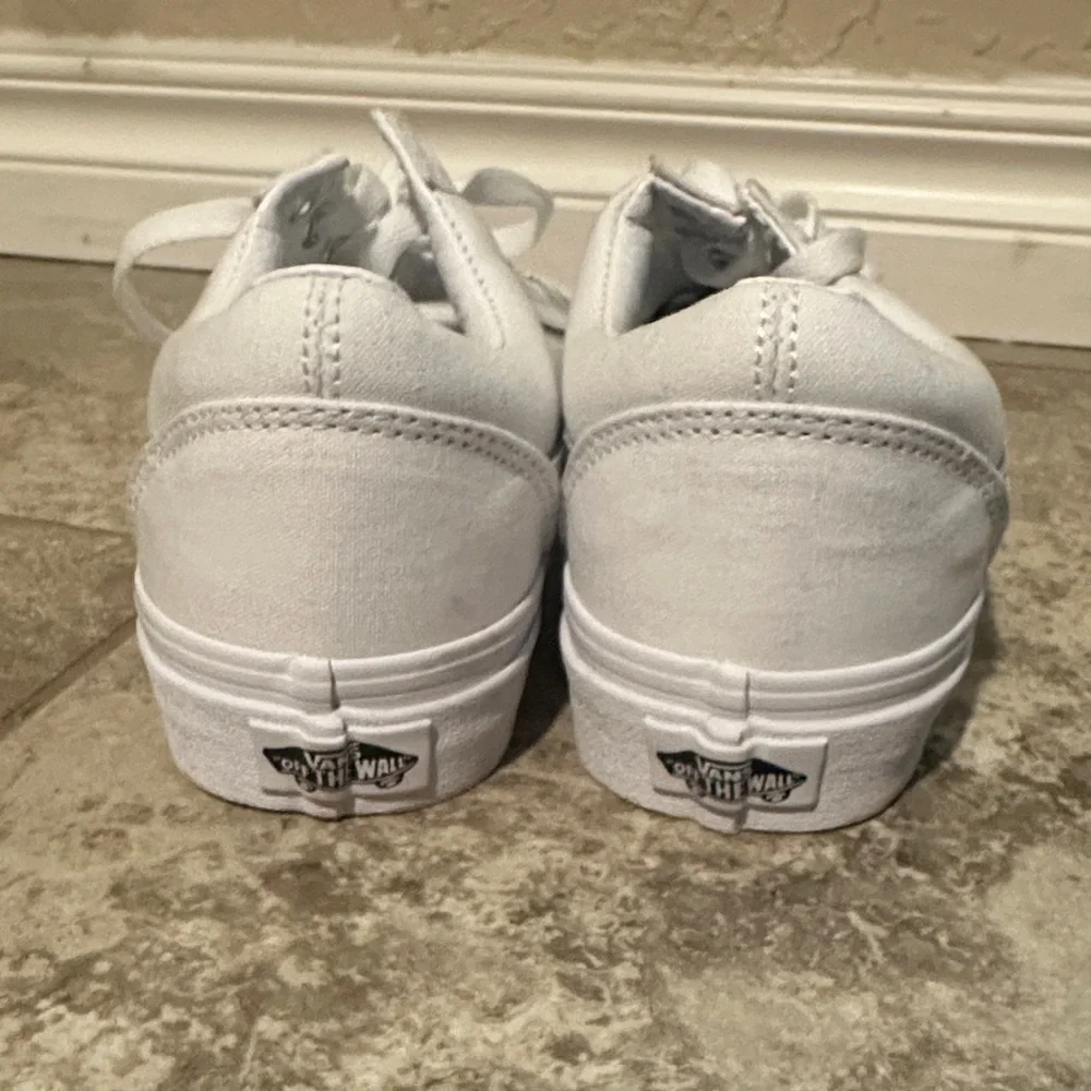 Vans - Picture 3 of 5